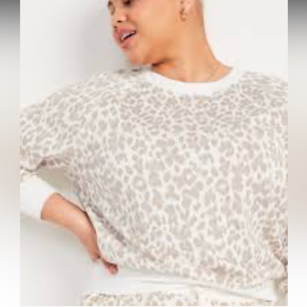 Old Navy Vintage Cheetah Print Crew Neck Sweatshirt Size M